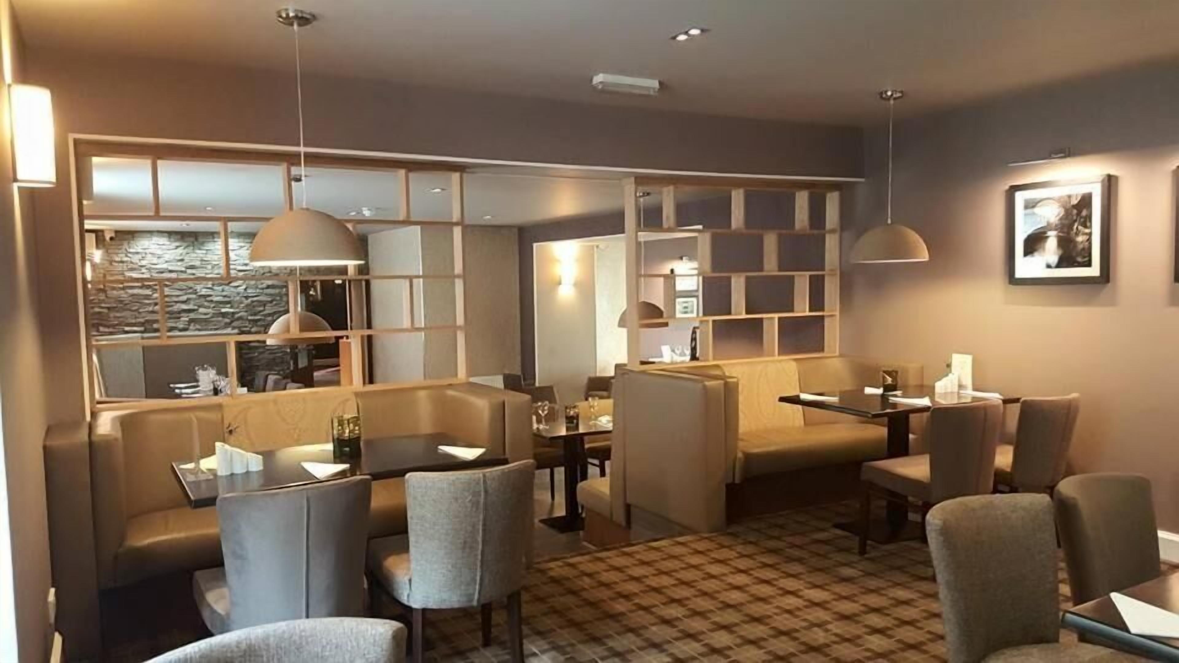 breakfast, lunch, dinner served; british cuisine, garden views