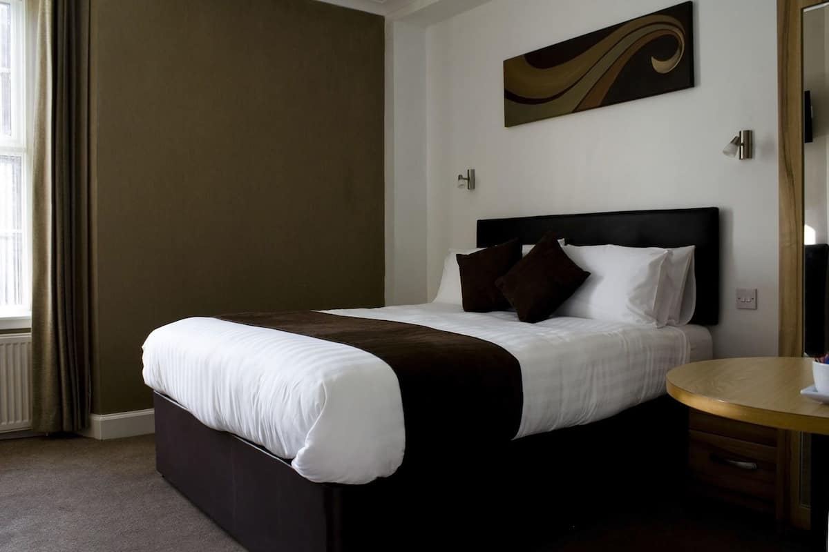 Double Room | Desk, iron/ironing board (on request), cribs (surcharge), WiFi (free)