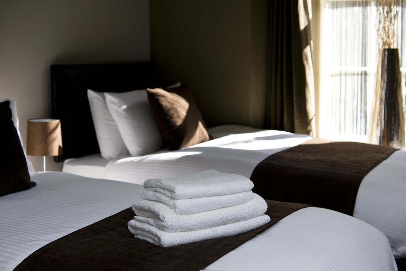 premium twin room (souter johnie) | desk, iron/ironing board, cots/infant beds, free wifi