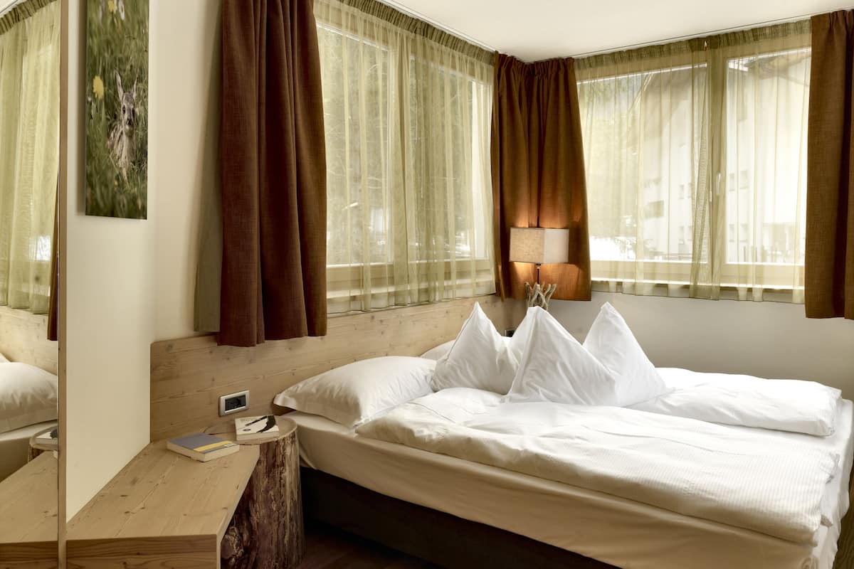 In-room safe, blackout drapes, soundproofing, cribs (surcharge)