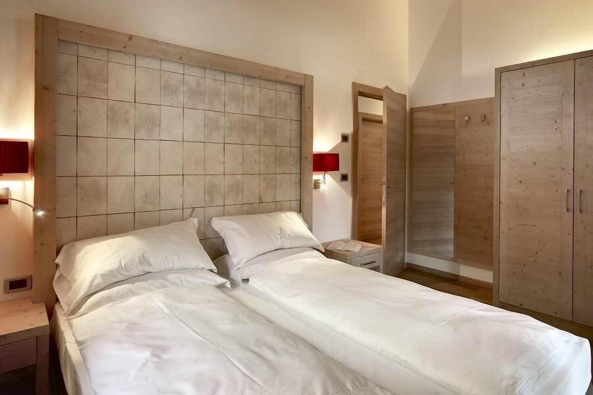 Apartment, 2 Bedrooms | In-room safe, blackout drapes, soundproofing, cribs (surcharge)