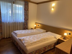 Apartamento, 1 quarto | Cofres nos quartos, escrivaninha, quartos à prova de som