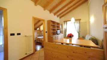 Apartment, 2 Schlafzimmer | Wohnbereich