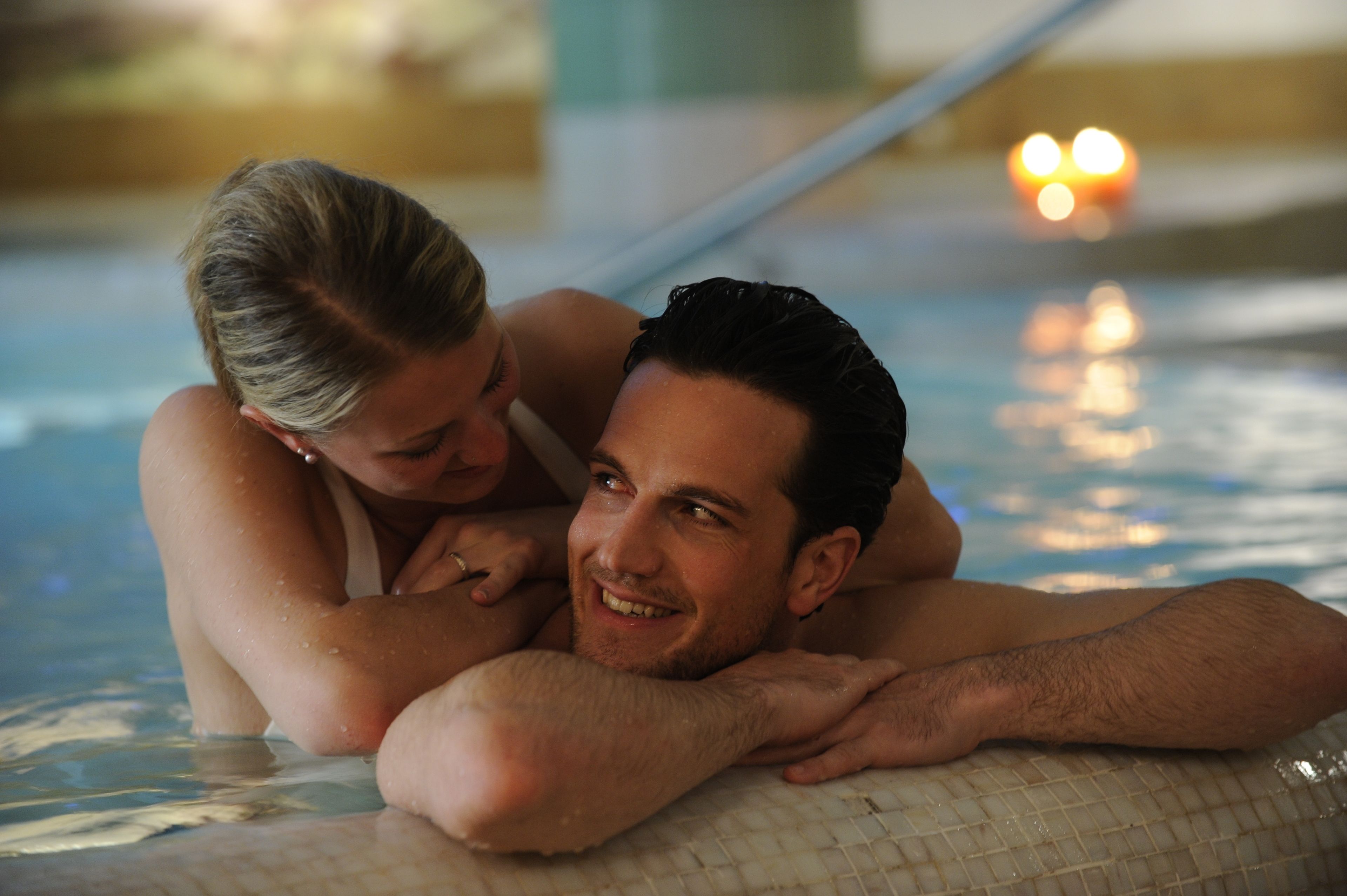 Sisäuima-allas, ulkouima-allas