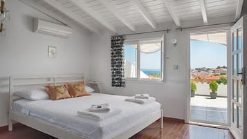 Junior Suite | 1 bedroom, bed sheets