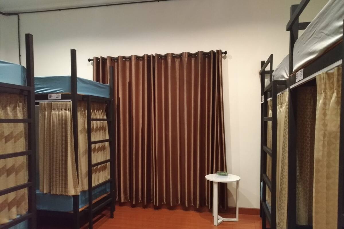 Mixed Shared Dormitory | 3 多间卧室、免费 WiFi、床单