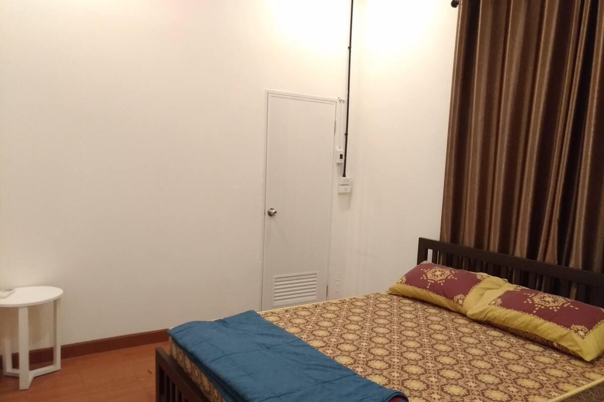 Private Room | 3 多间卧室、免费 WiFi、床单