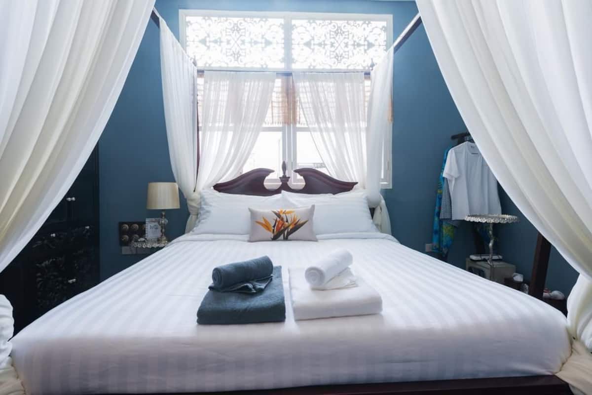 Garden Suite | Minibar (inkludert), safe på rommet og skrivebord