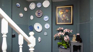 Family Townhome, 3 Bedrooms, Non Smoking, Ensuite | Free minibar, in-room safe, individually decorated