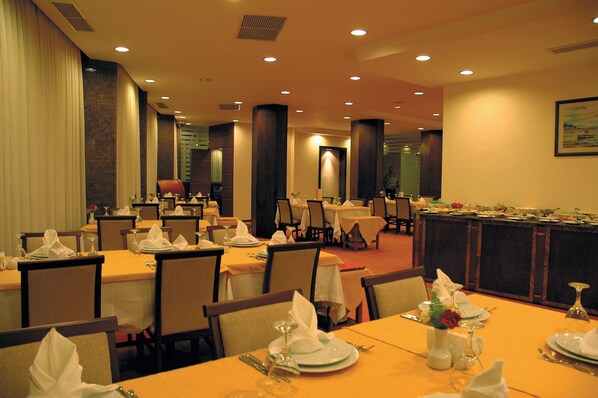 Breakfast, lunch, dinner served; Turkish cuisine - Ozkaymak Park Hotel (Konya)