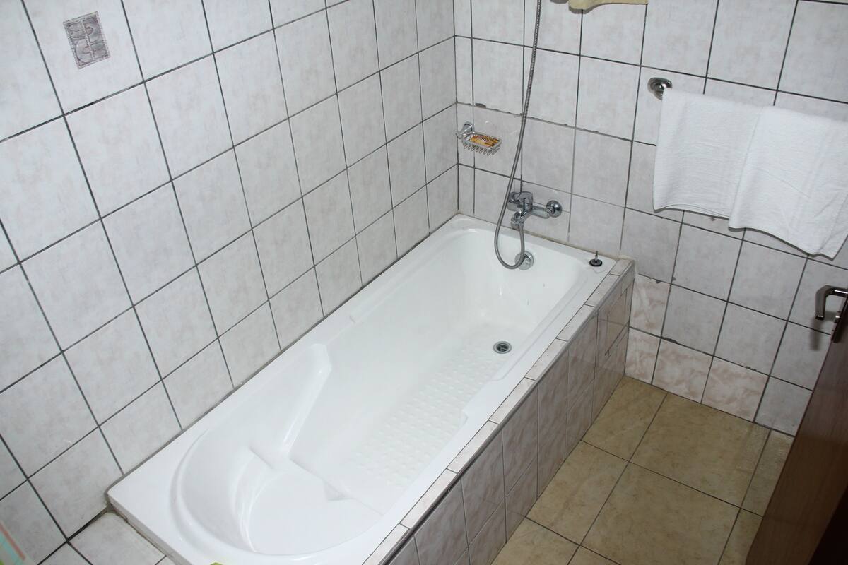 deep-soaking bathtub