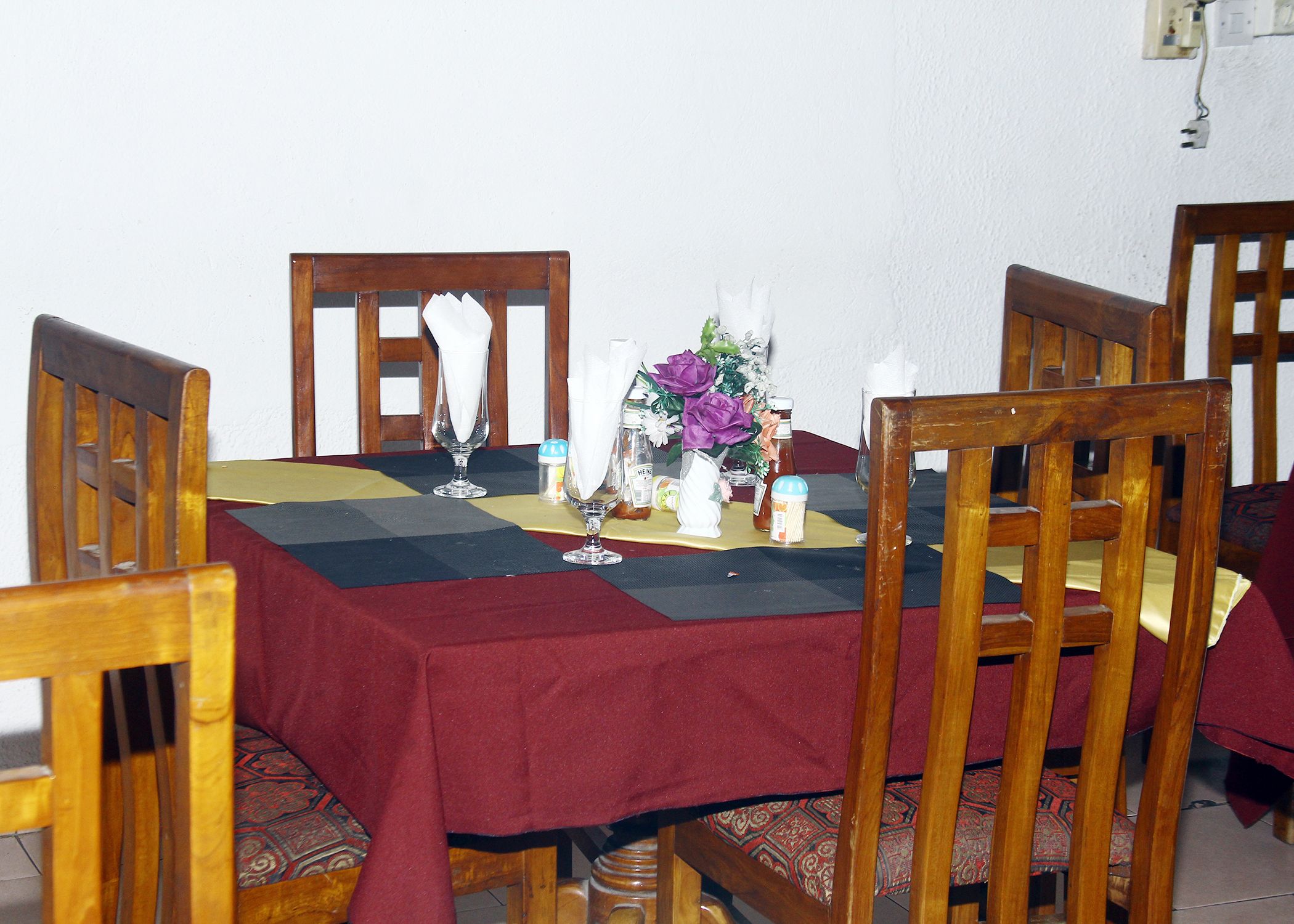 breakfast, lunch, dinner served; local and international cuisine