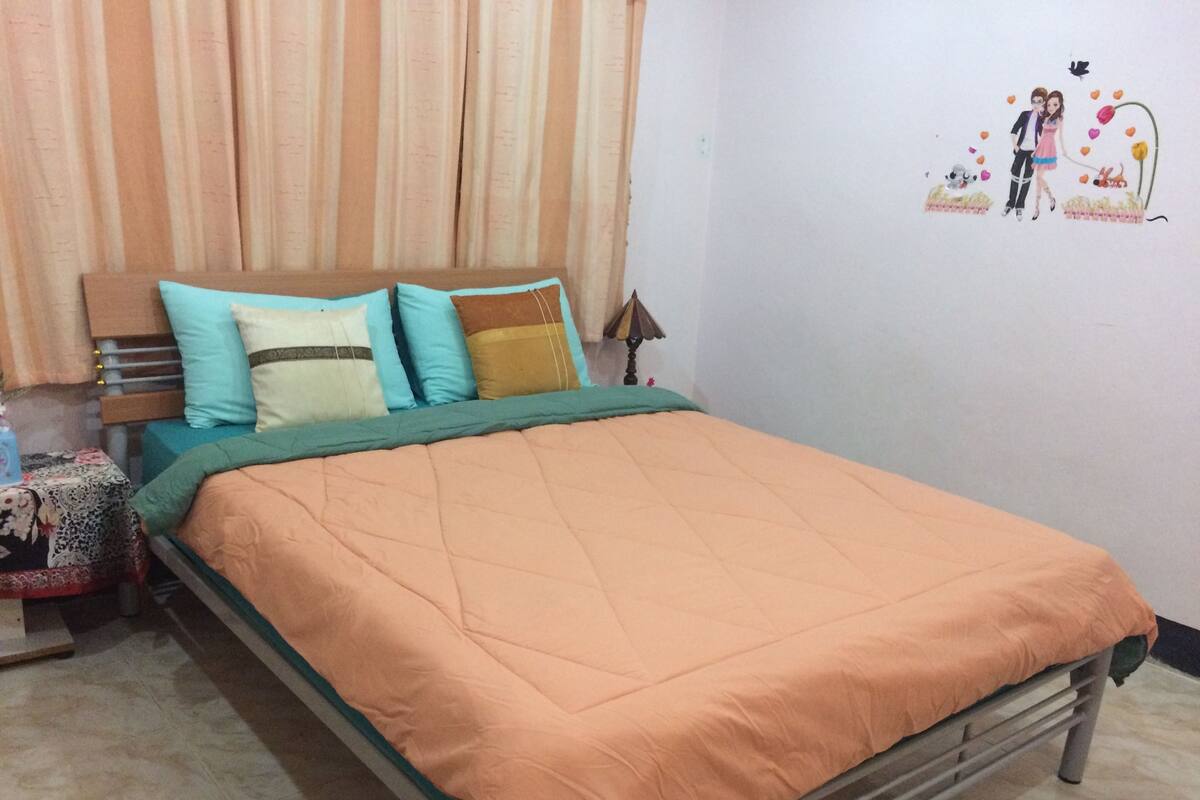 3 Bedroom House | 可動式ベッド、WiFi (無料)