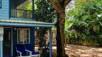 Seahorse Studio | Blackout curtains, iron/ironing board, free WiFi, bed sheets