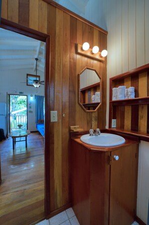 Bathroom - Placencia Villas (Placencia)