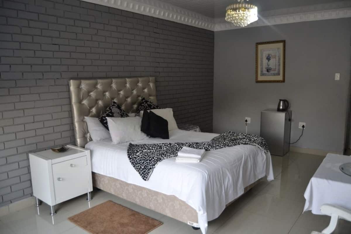 Deluxe Triple Room, Accessible, Mountain View | Premium bedding, desk, free WiFi