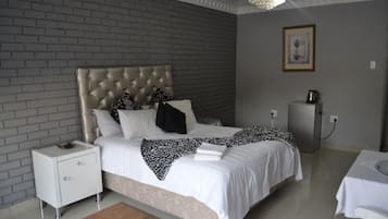 Habitació triple Deluxe, accessible, vistes a la muntanya | Roba de llit d'alta qualitat, escriptori i wifi gratuïta