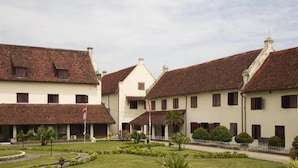 Unclassified image, 2 of 54, button - Makassar Beach Inn (Makassar)