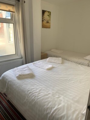 Brankas dan setrika/meja setrika