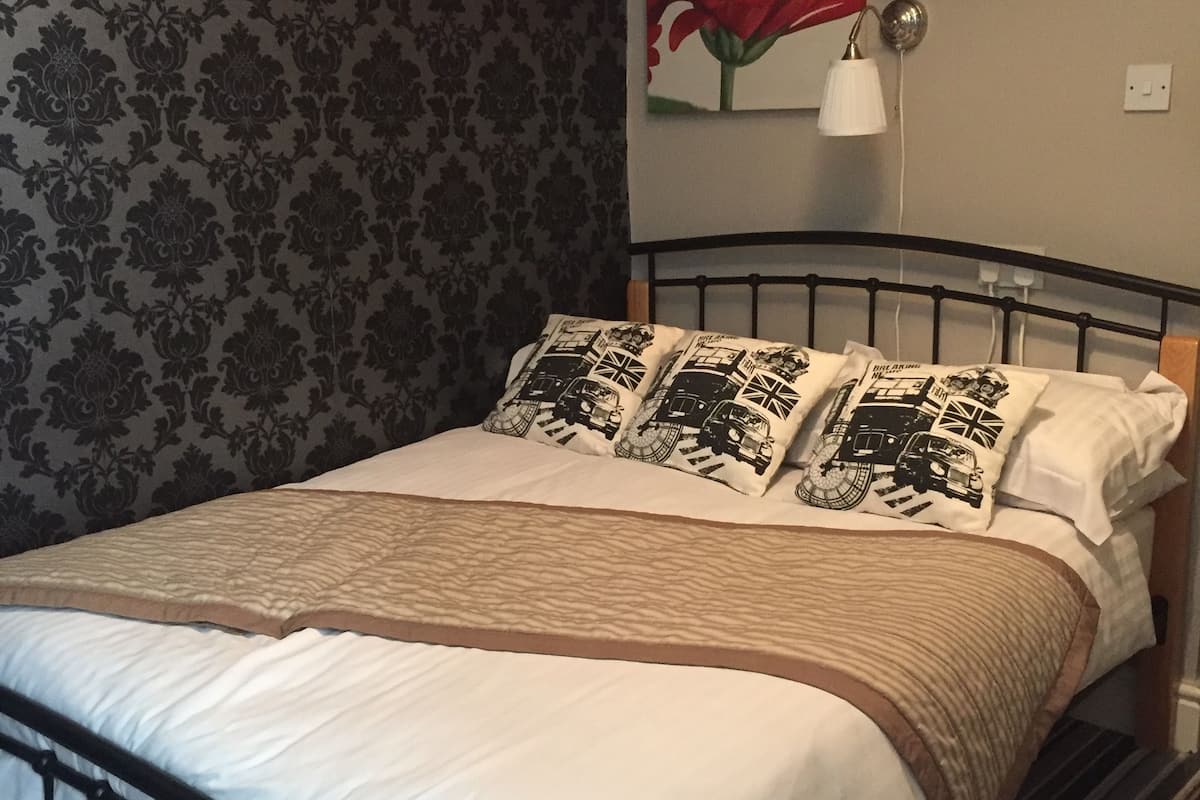 In-room safe, iron/ironing board (on request)