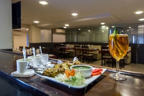 Alimentos y bebidas