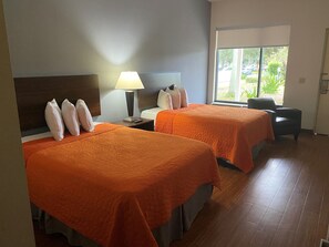 Free WiFi, bed sheets - Orange County National Lodge (Winter Garden)