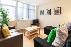 18 インチの薄型テレビ (デジタル放送視聴可)、テレビ