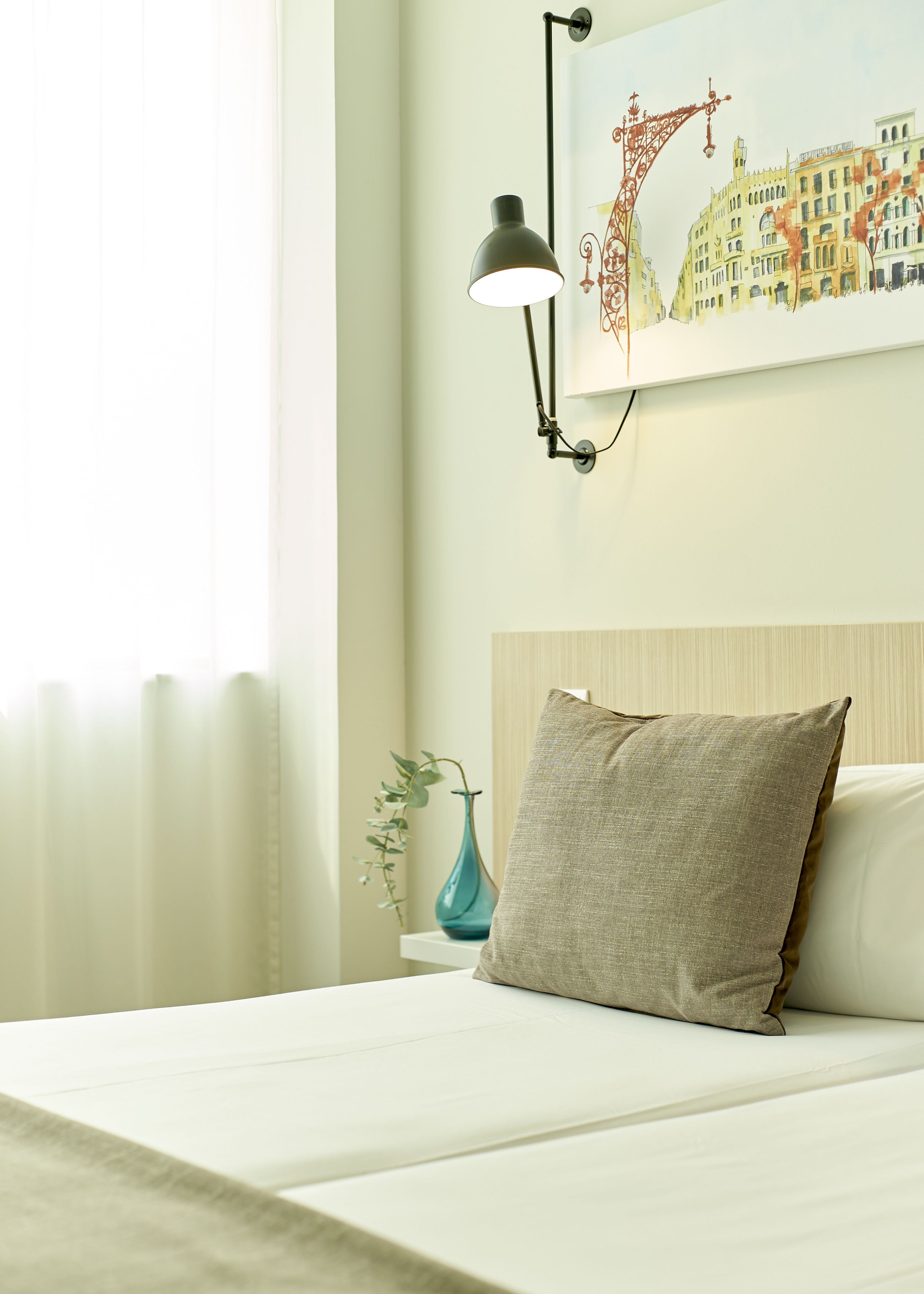 Minibar, desk, laptop workspace, blackout drapes