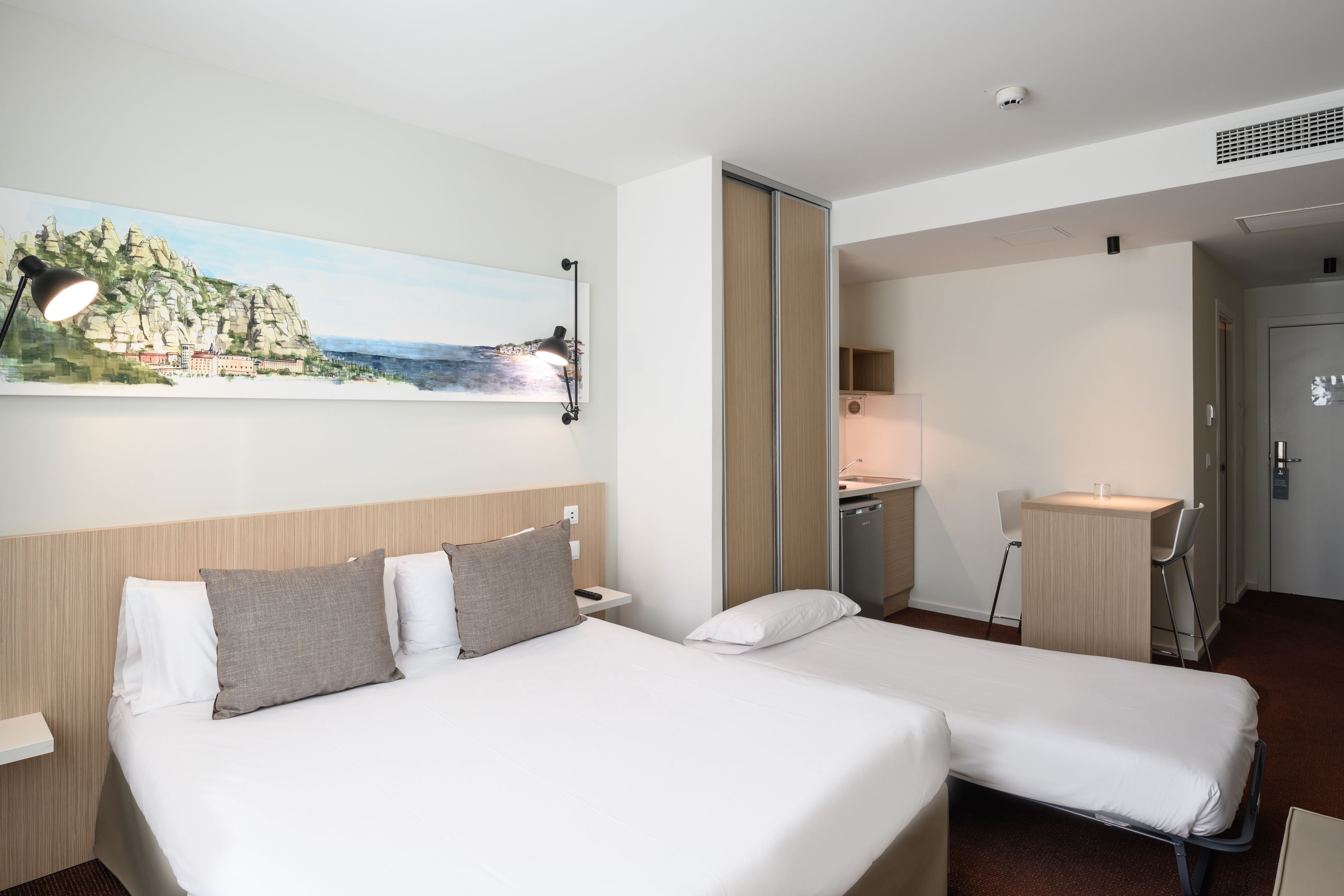 triple room (with parking included) | minibar, desk, laptop workspace, blackout curtains