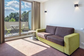 Minibar, bureau, espace de travail pour ordinateur portable