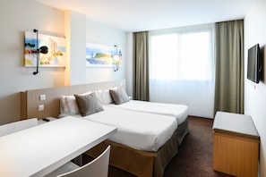 Minibar, Schreibtisch, laptopgeeigneter Arbeitsplatz
