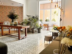 32–tuumainen taulutelevisio, jossa digitaalikanavat