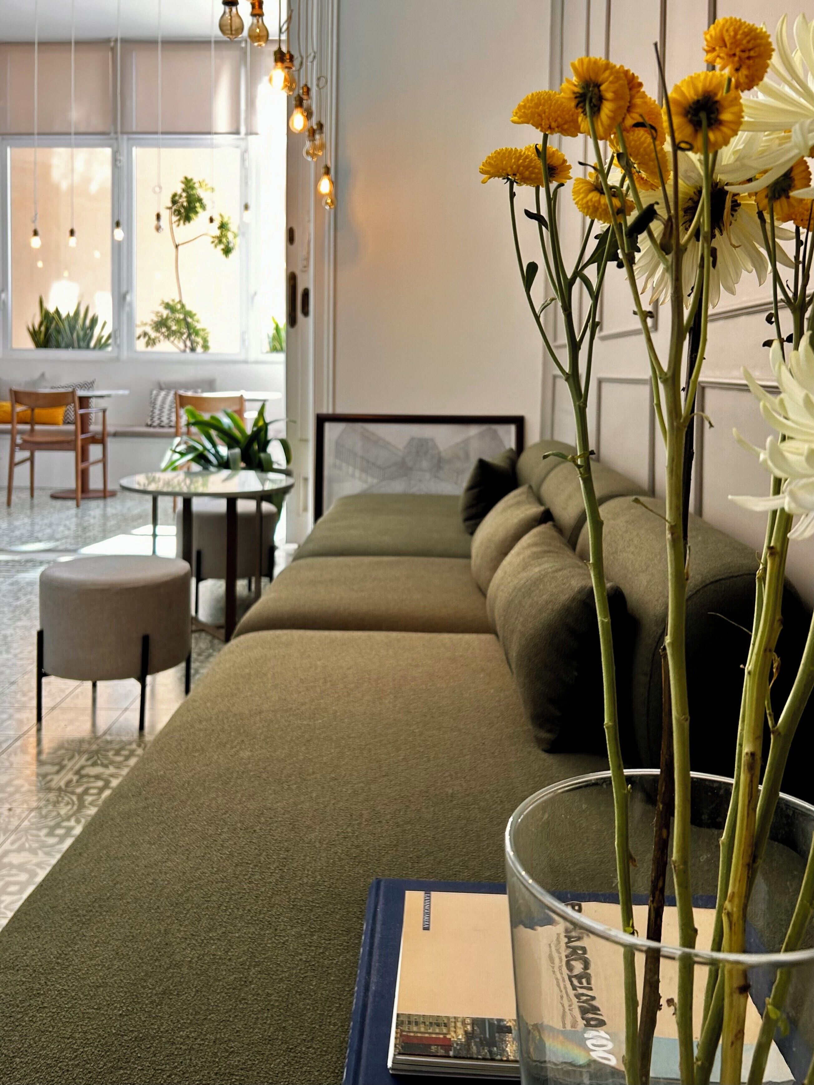 Een 32-inch flatscreentelevisie met digitale zenders