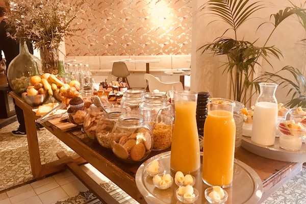 Termasuk sarapan Eropah setiap hari