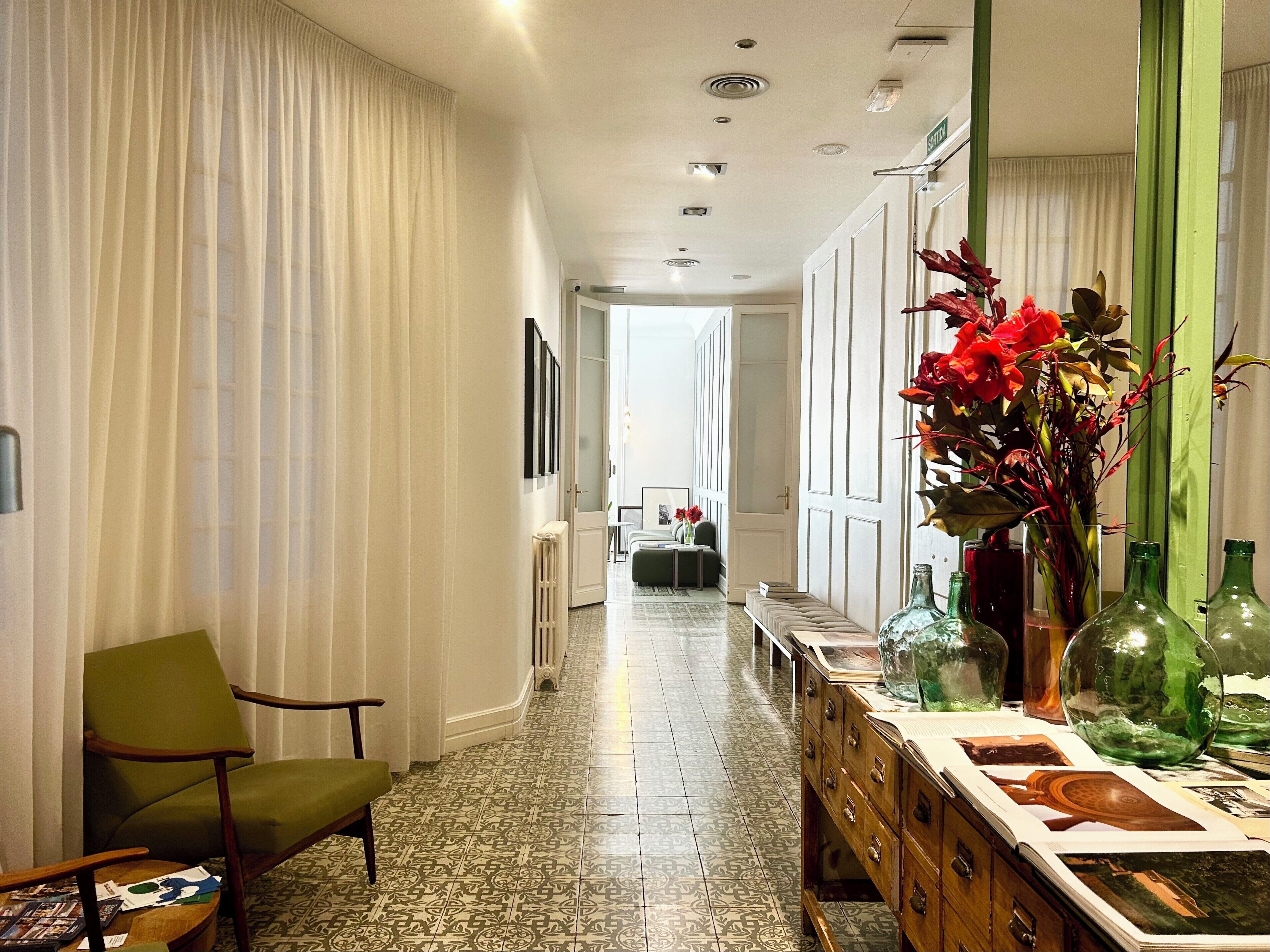 Een 32-inch flatscreentelevisie met digitale zenders