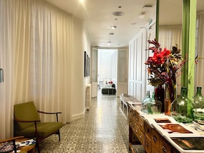 32-inch flat-screen TV with digital channels - Forget Me Not Barcelona (Barcelona)