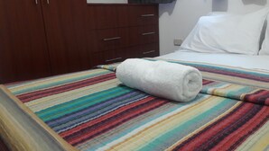 غرفة عائلية (4 pax 1 matrimonial + 2 individuale) | مكواة/لوح كي وأسرّة أطفال/رضّع (مجانًا) وواي فاي مجانًا