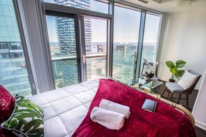 Suite estudio, 1 cama Queen size, vista a la ciudad | Vista desde la habitación