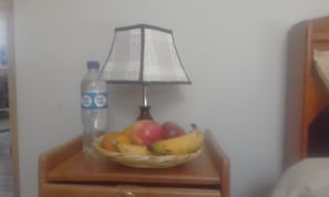 Caja fuerte, tabla de planchar con plancha, wifi gratis