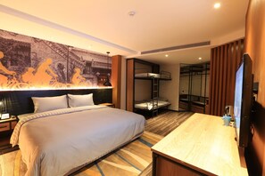 Minibar, coffre-fort, accès au Wi-Fi (inclus), literie fournie