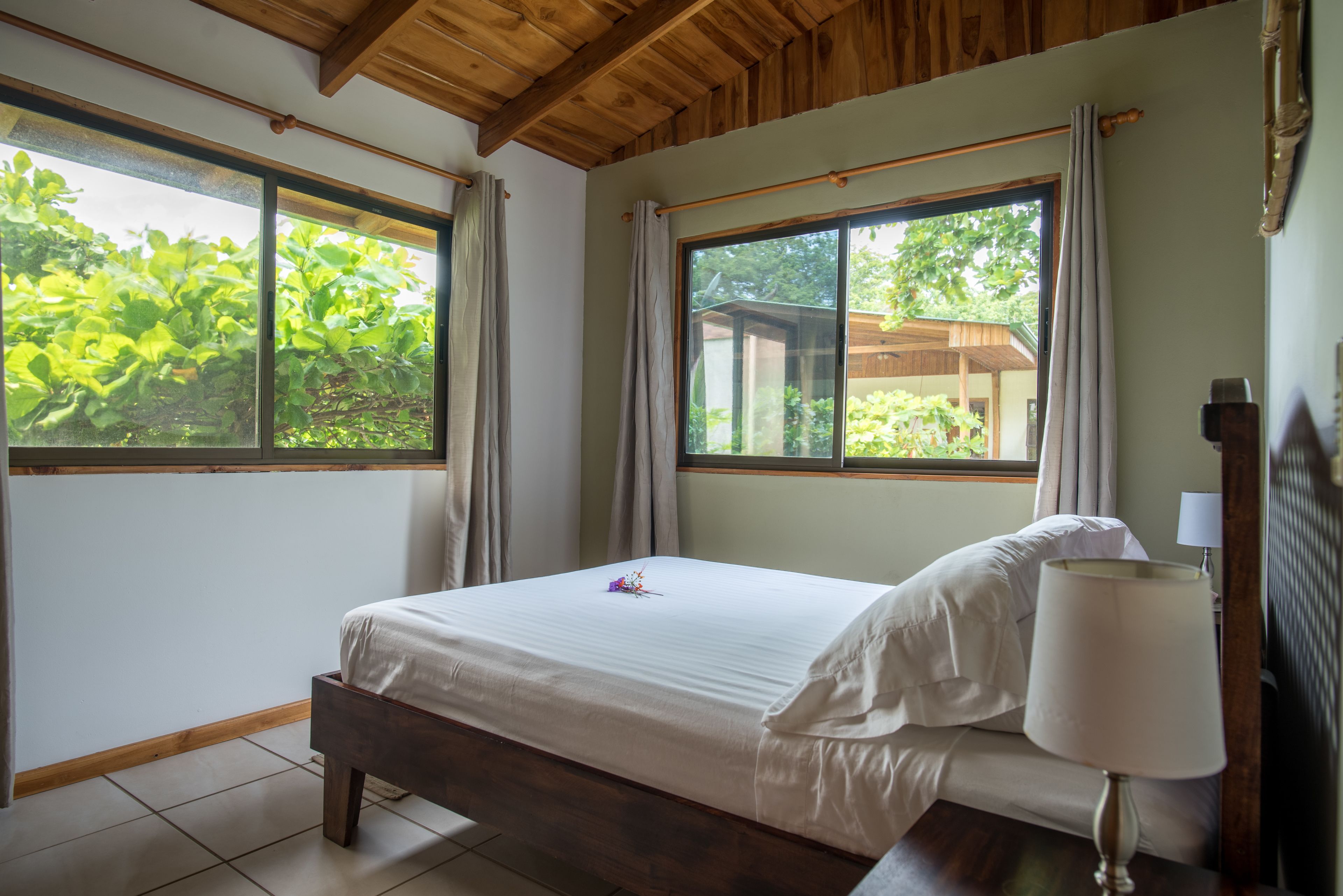 Villa Papaya | In-room safe, individually decorated, individually furnished, desk