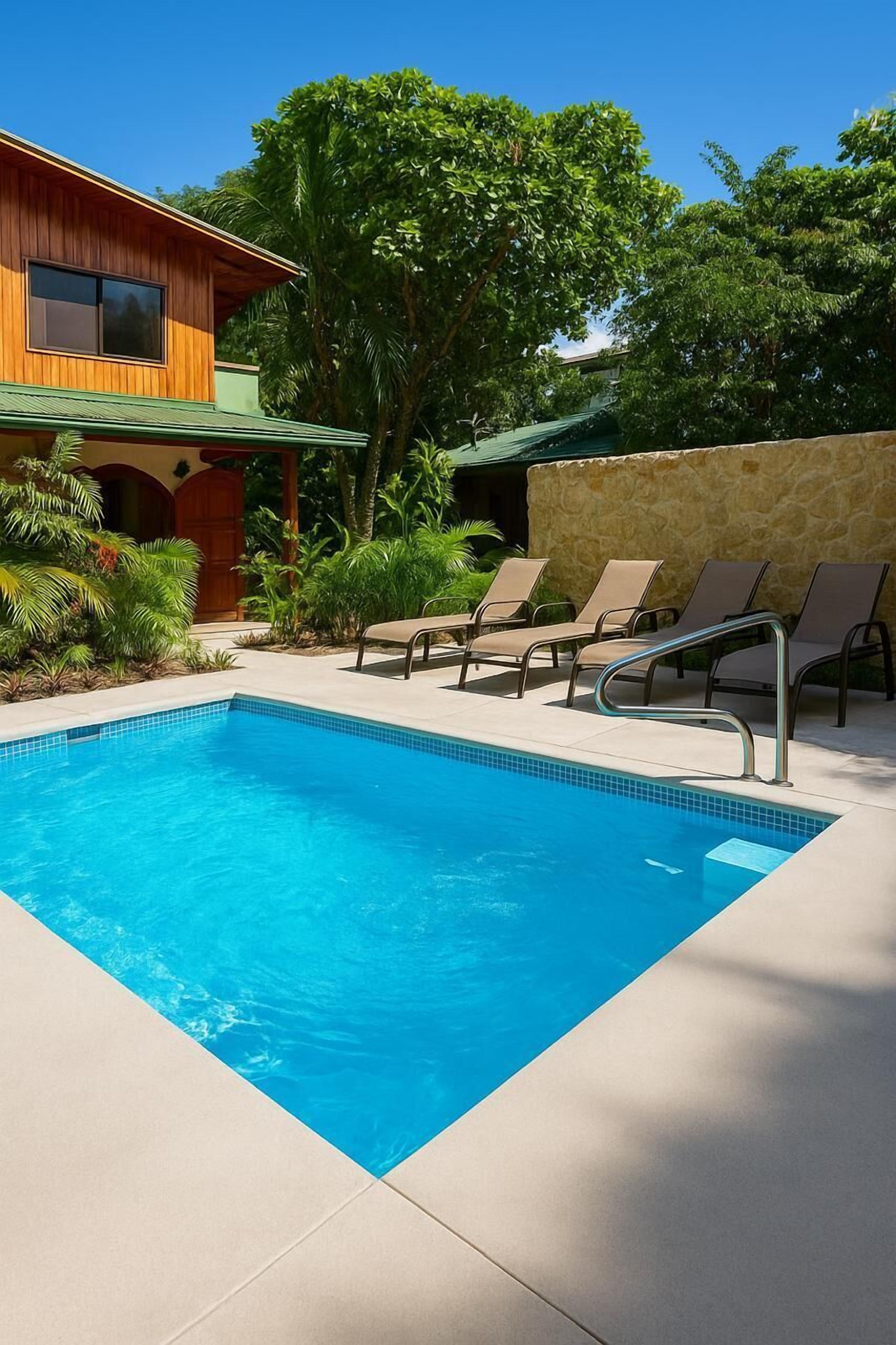 Kolam renang outdoor