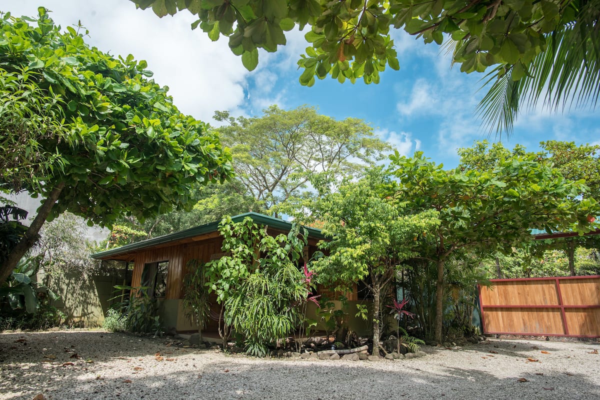 Villa Carambola | Een kluis op de kamer, individueel gedecoreerd, individueel gemeubileerd