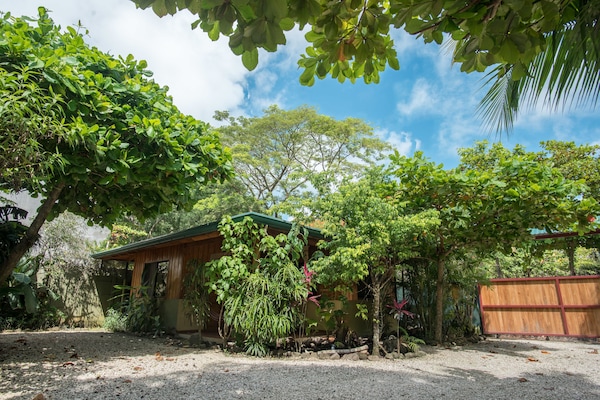 Villa Carambola | Cofres nos quartos, individualmente decorados