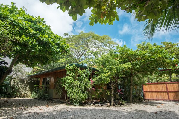 Villa Carambola | Caja fuerte, decoración individual, mobiliario individual y escritorio