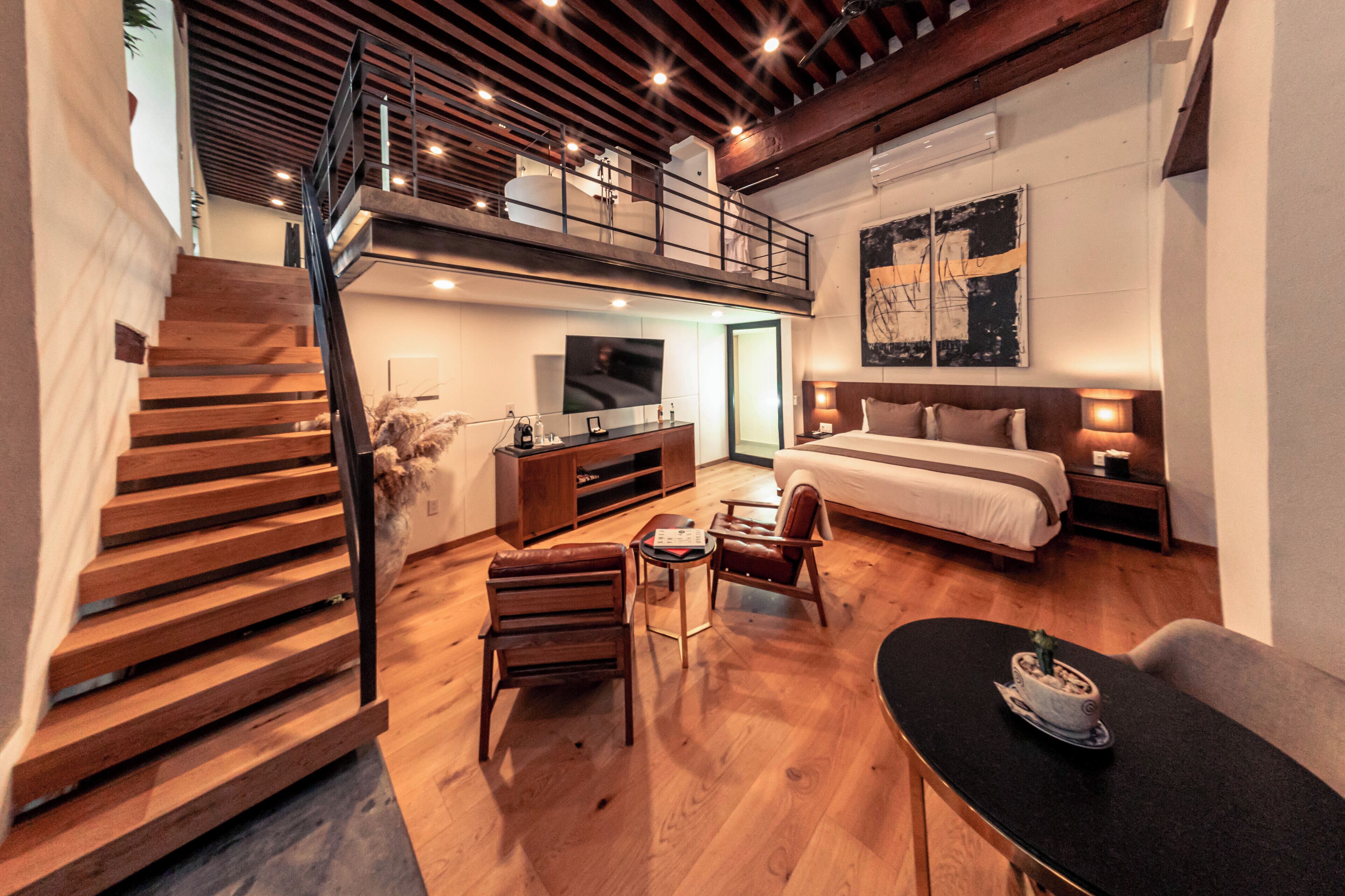 プレジデンシャル ダブルルーム 浴槽 | リビング エリア | 42 インチのスマートテレビ (ケーブル放送視聴可)、テレビ、暖炉