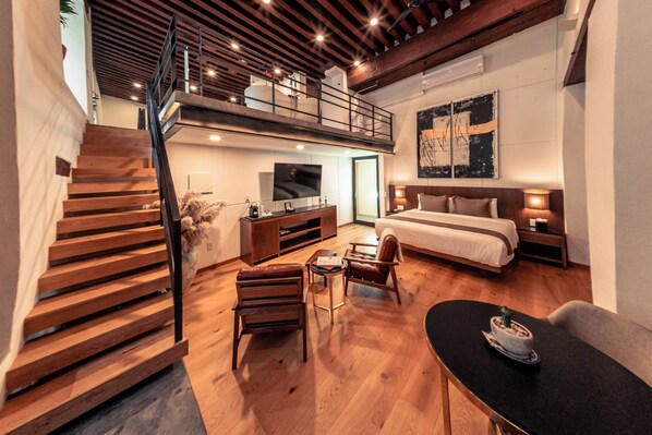 Presidential Double Room, Bathtub | Living area | 42-inch Smart TV with cable channels, TV, fireplace - Domingo Santo Hotel Boutique - Adults Only (Mexico City)