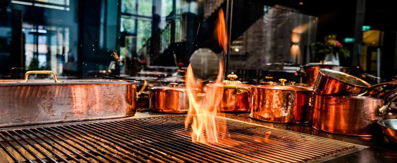 lunch and dinner served, international cuisine