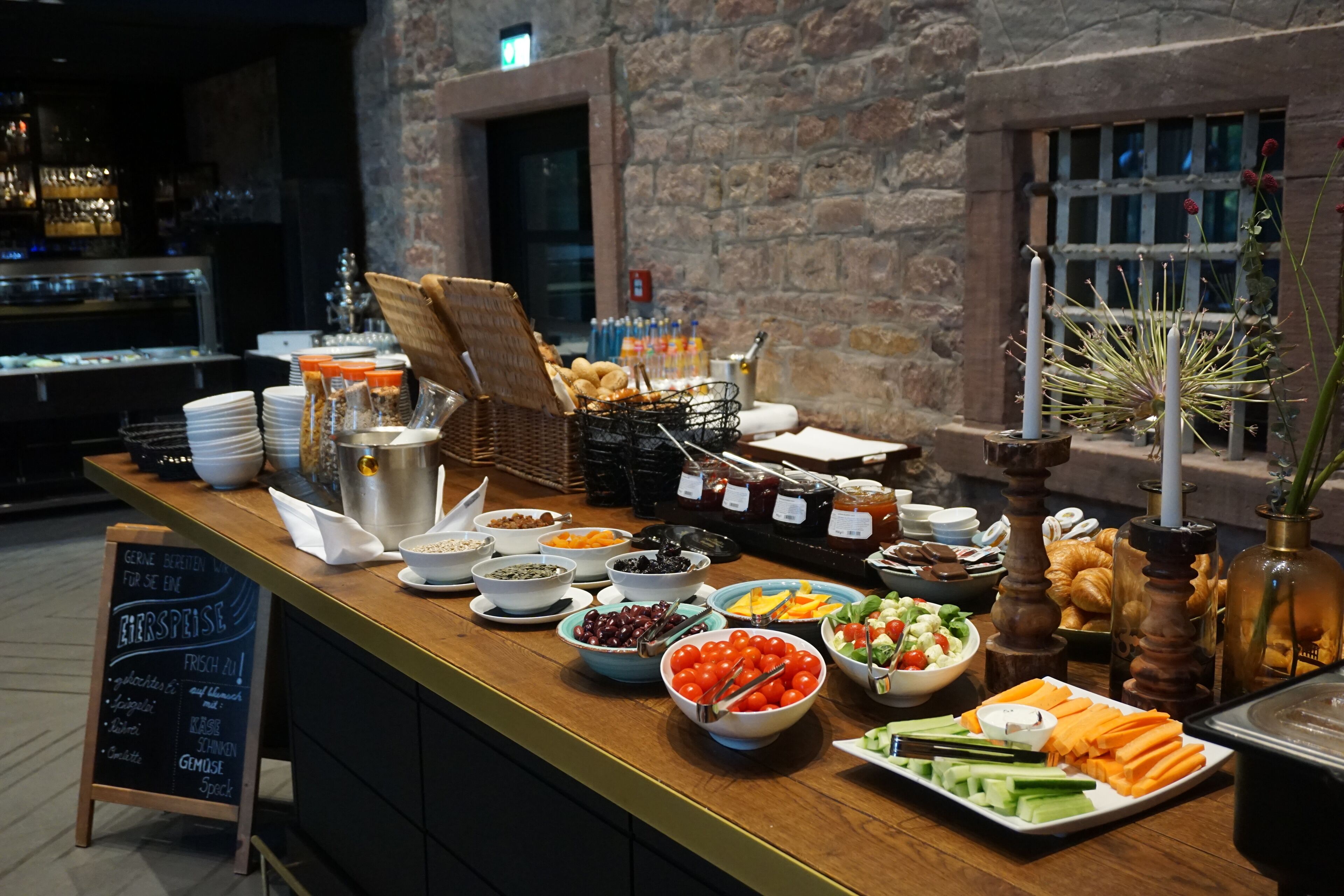 Tägliches kontinentales Frühstück (19.5 EUR pro Person)