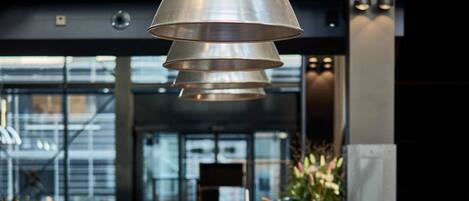 Lunch and dinner served, international cuisine